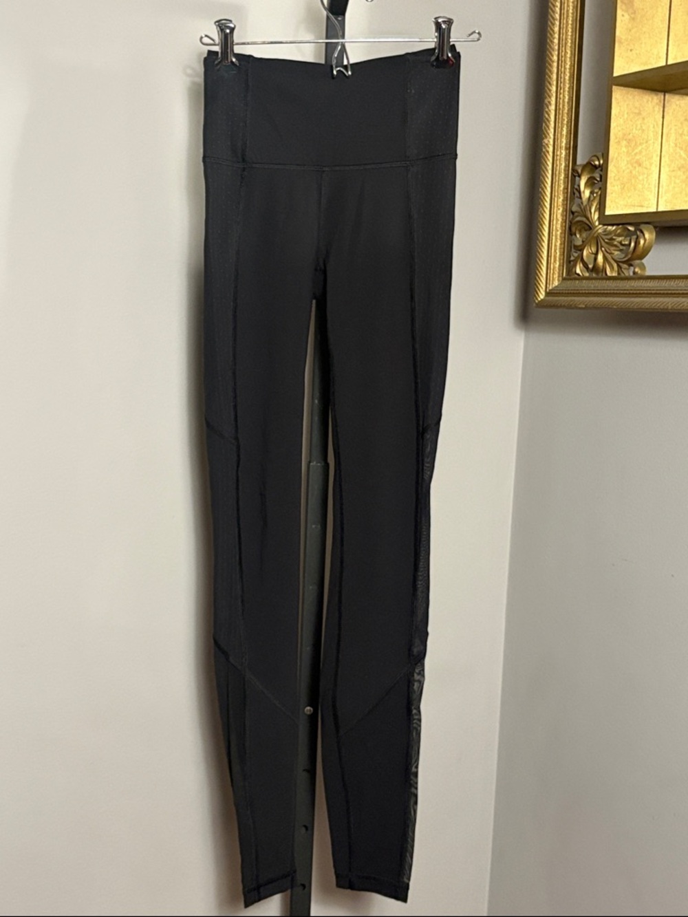 Lululemon Size 2 Black Body Con Tight Leggings Mesh Dot Panel Pockets 28" W5AI8S
